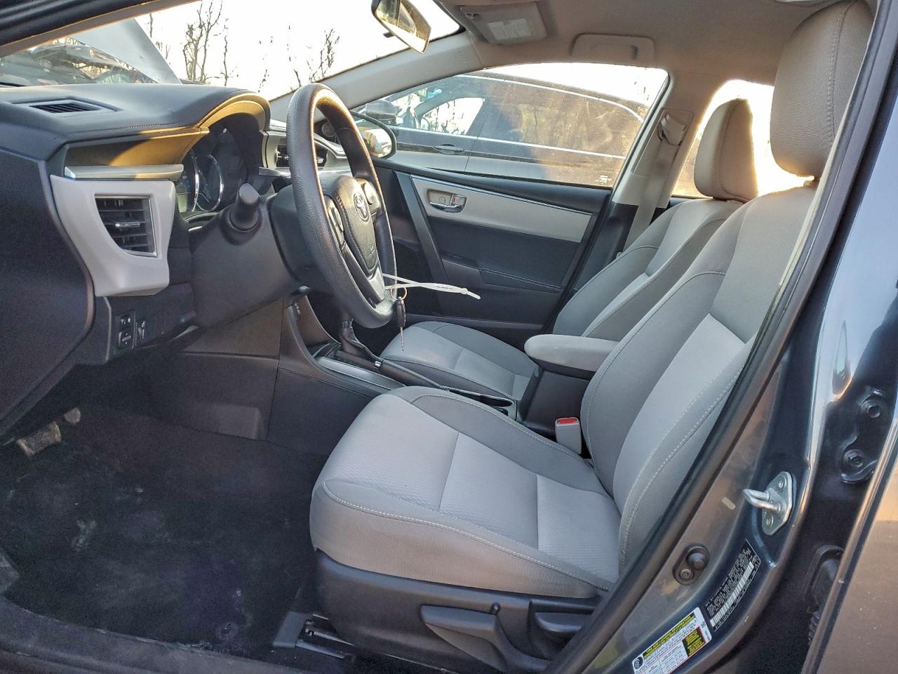 2015 TOYOTA COROLLA L photo 7