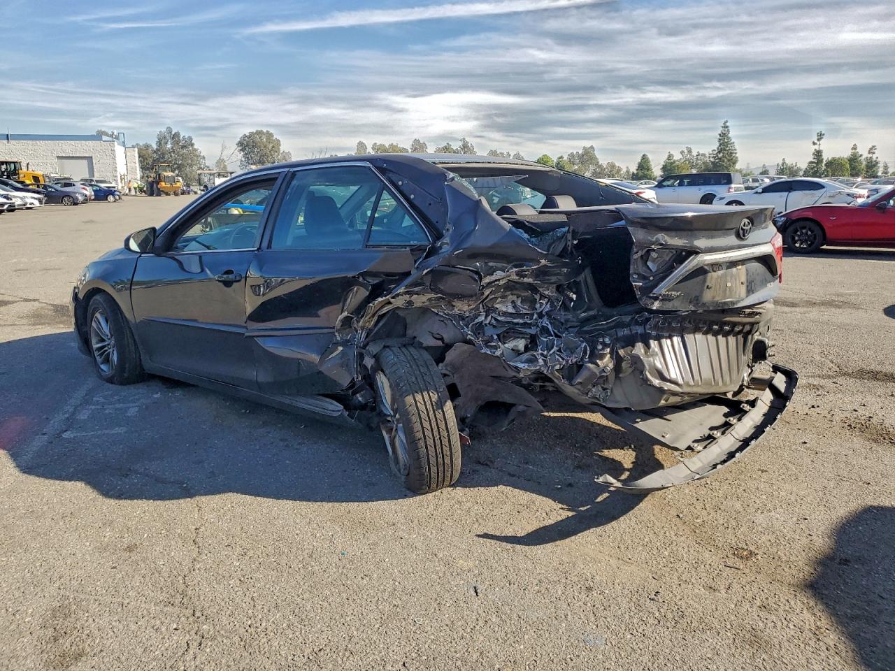 2017 TOYOTA CAMRY LE photo 2