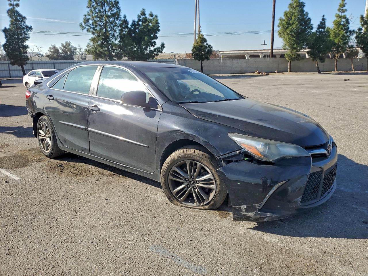2017 TOYOTA CAMRY LE photo 4