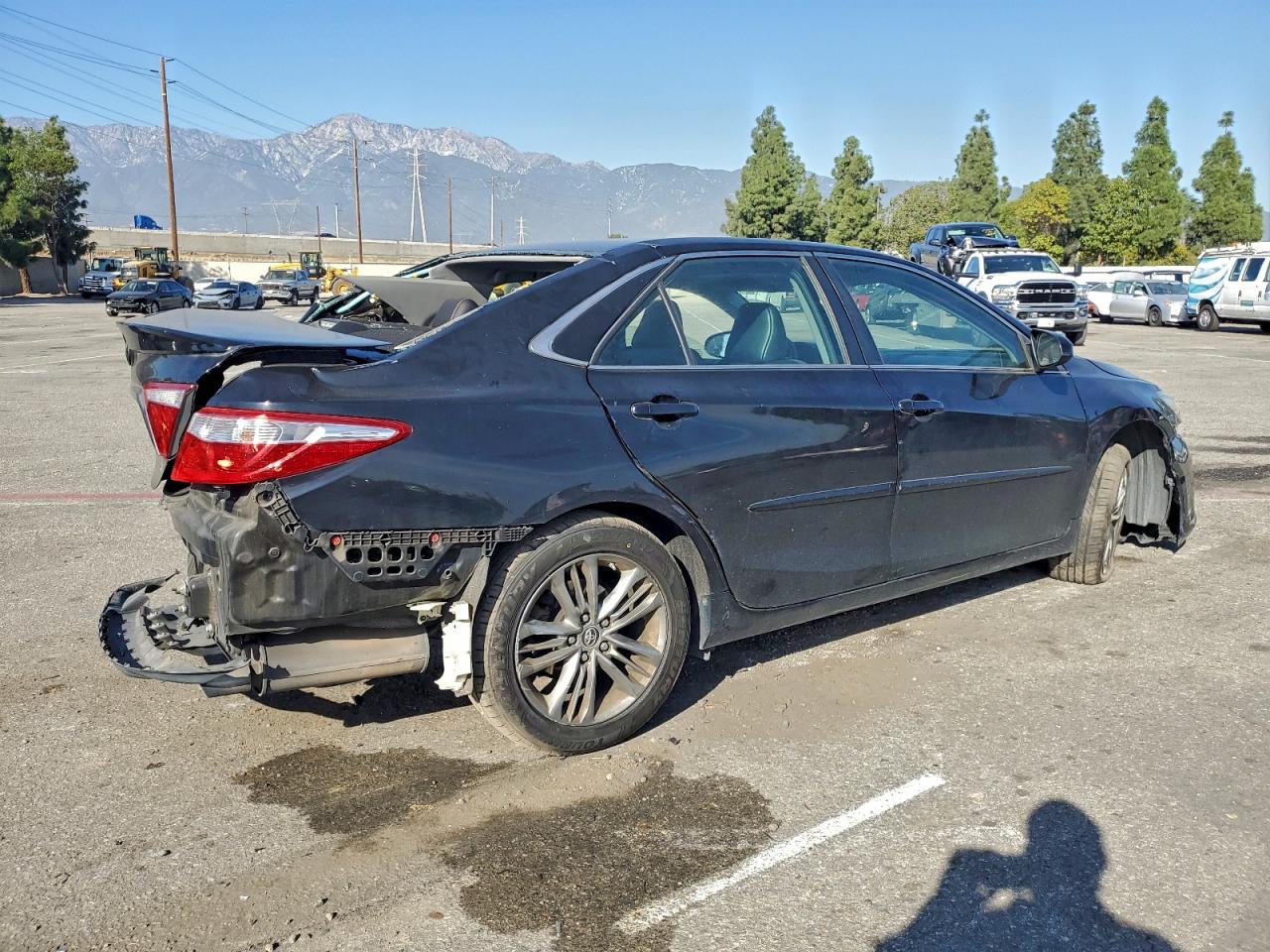 2017 TOYOTA CAMRY LE photo 3