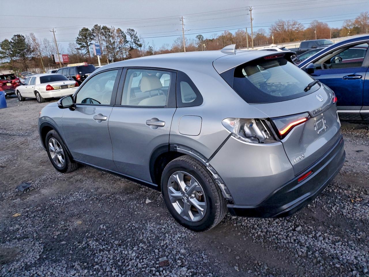 2024 HONDA HR-V LX photo 2