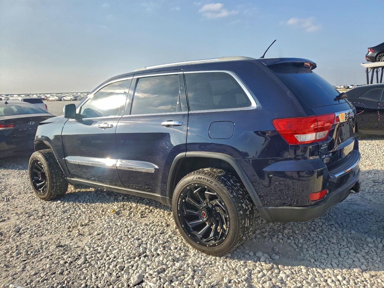 2012 JEEP GRAND CHEROKEE OVERLAND photo 2