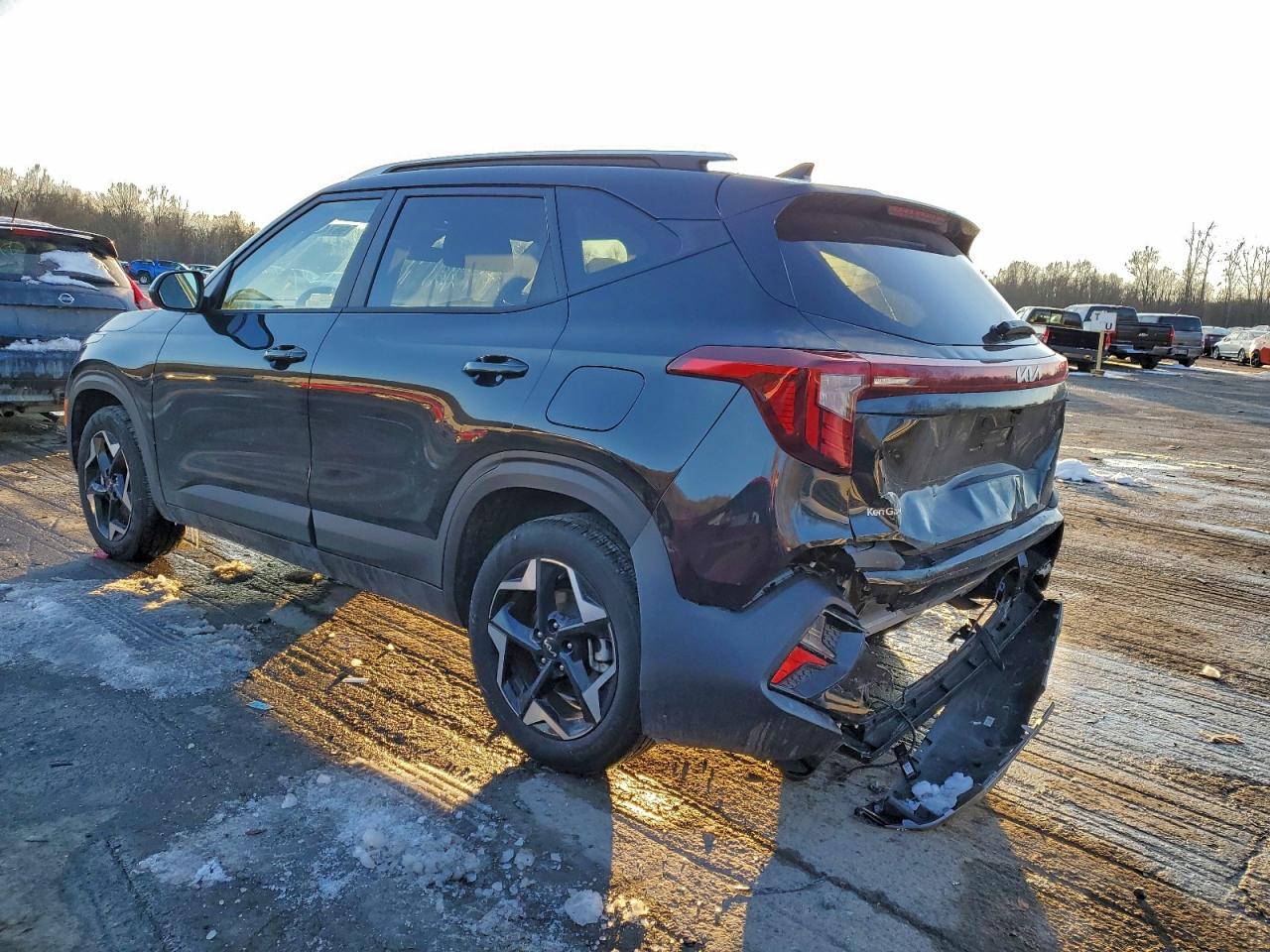 2025 KIA SELTOS S photo 4