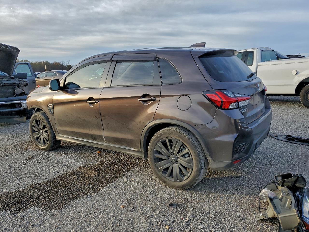 2024 MITSUBISHI OUTLANDER SPORT S/SE photo 2
