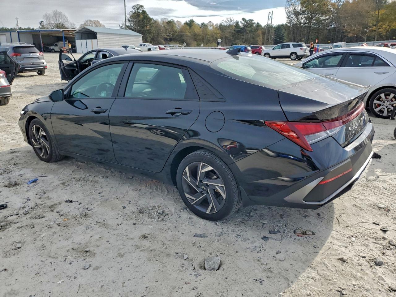 2025 HYUNDAI ELANTRA SEL SPORT photo 2