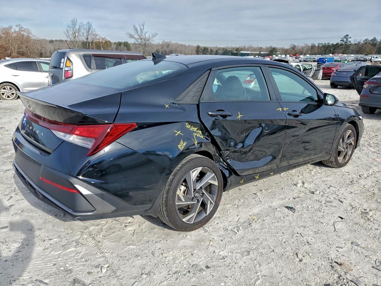 2025 HYUNDAI ELANTRA SEL SPORT photo 3