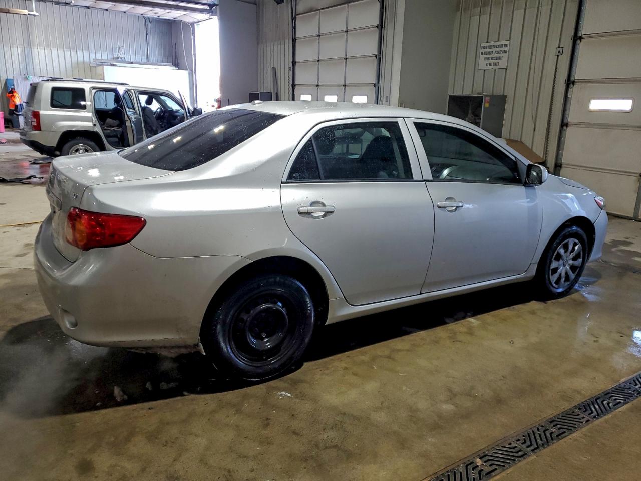 2010 TOYOTA COROLLA BASE photo 3