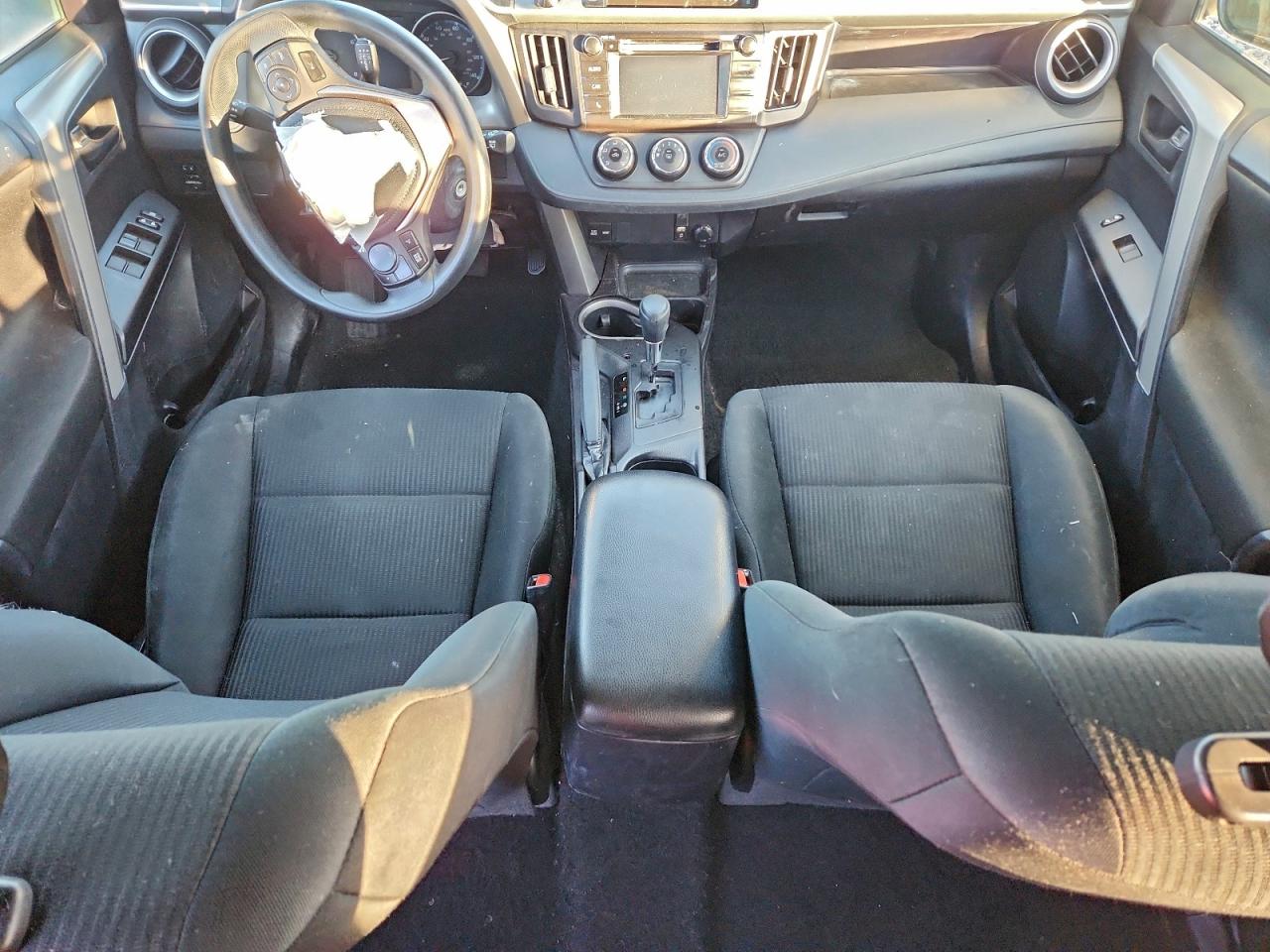 2018 TOYOTA RAV4 LE photo 8