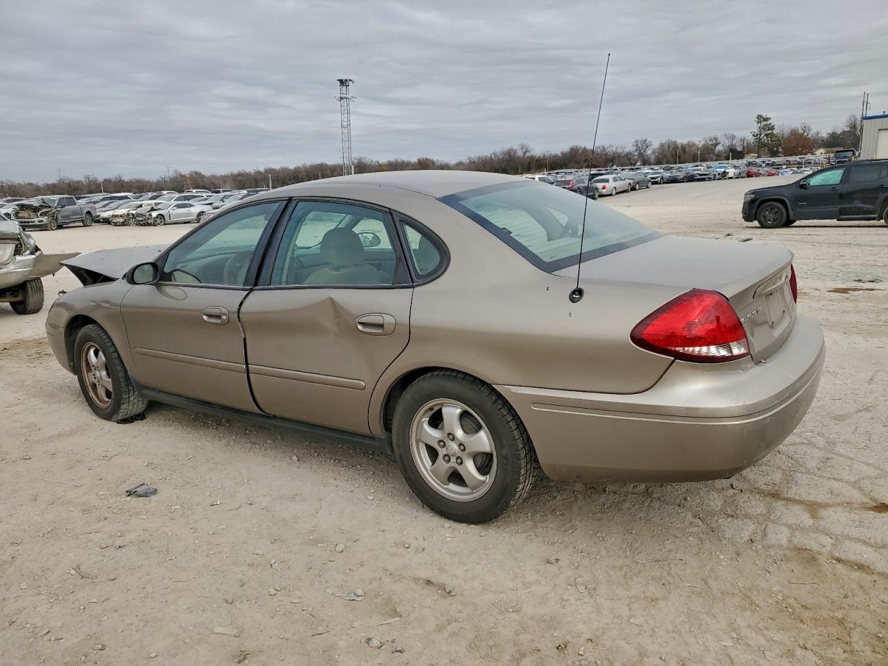 2006 FORD TAURUS SE photo 2