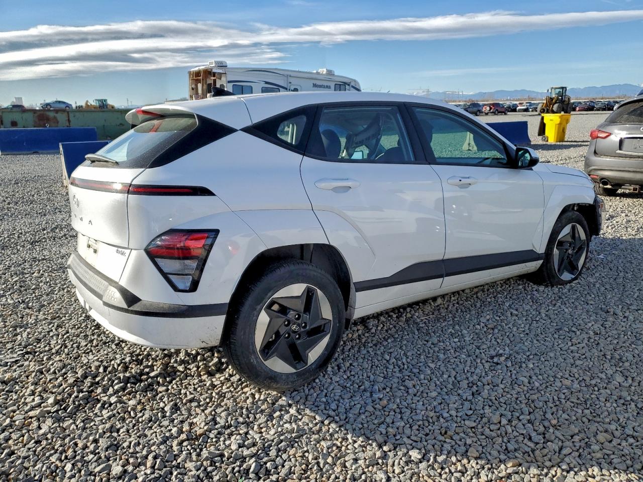 2025 HYUNDAI KONA SE photo 3