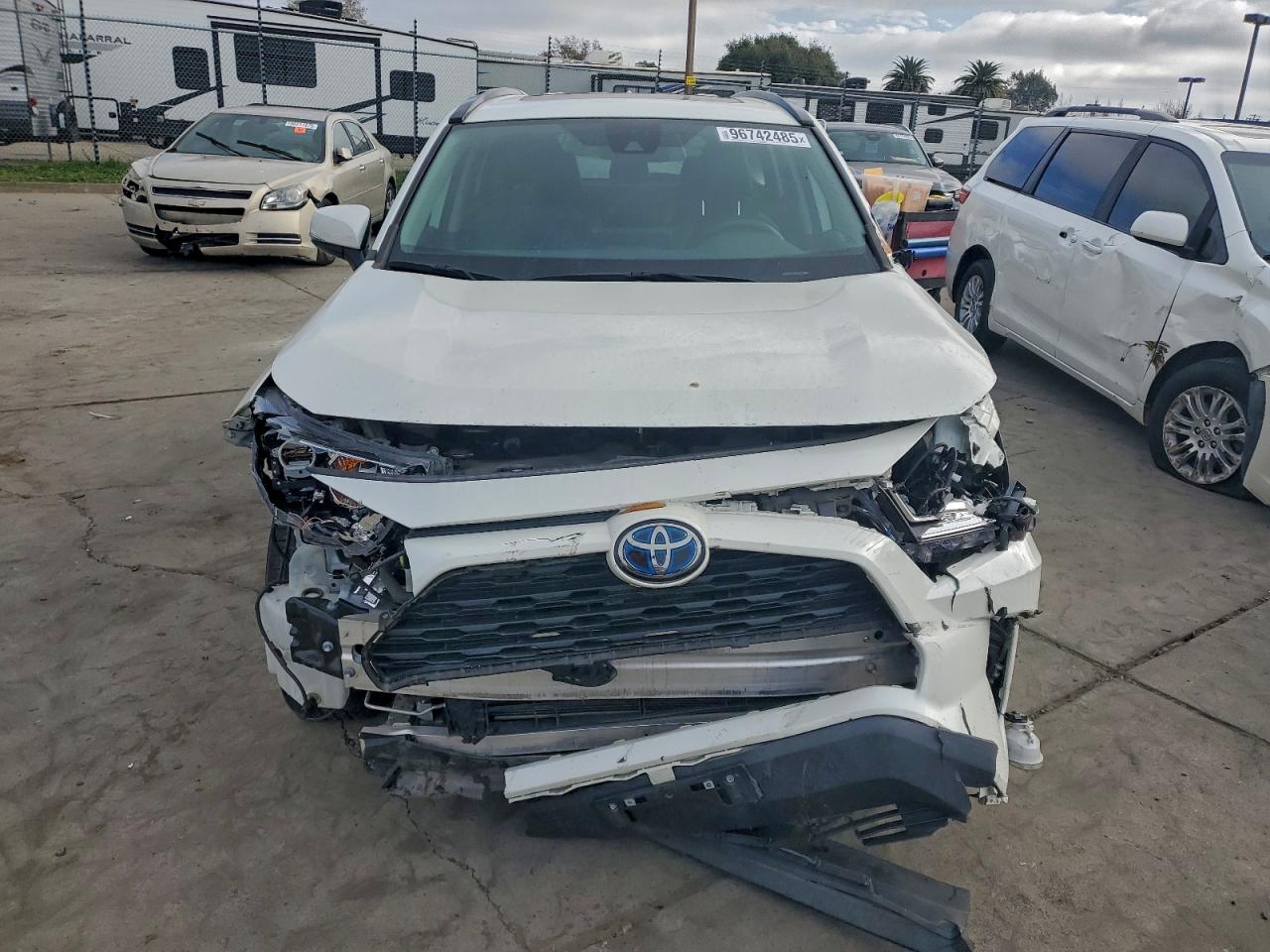 2021 TOYOTA RAV4 XLE PREMIUM photo 5