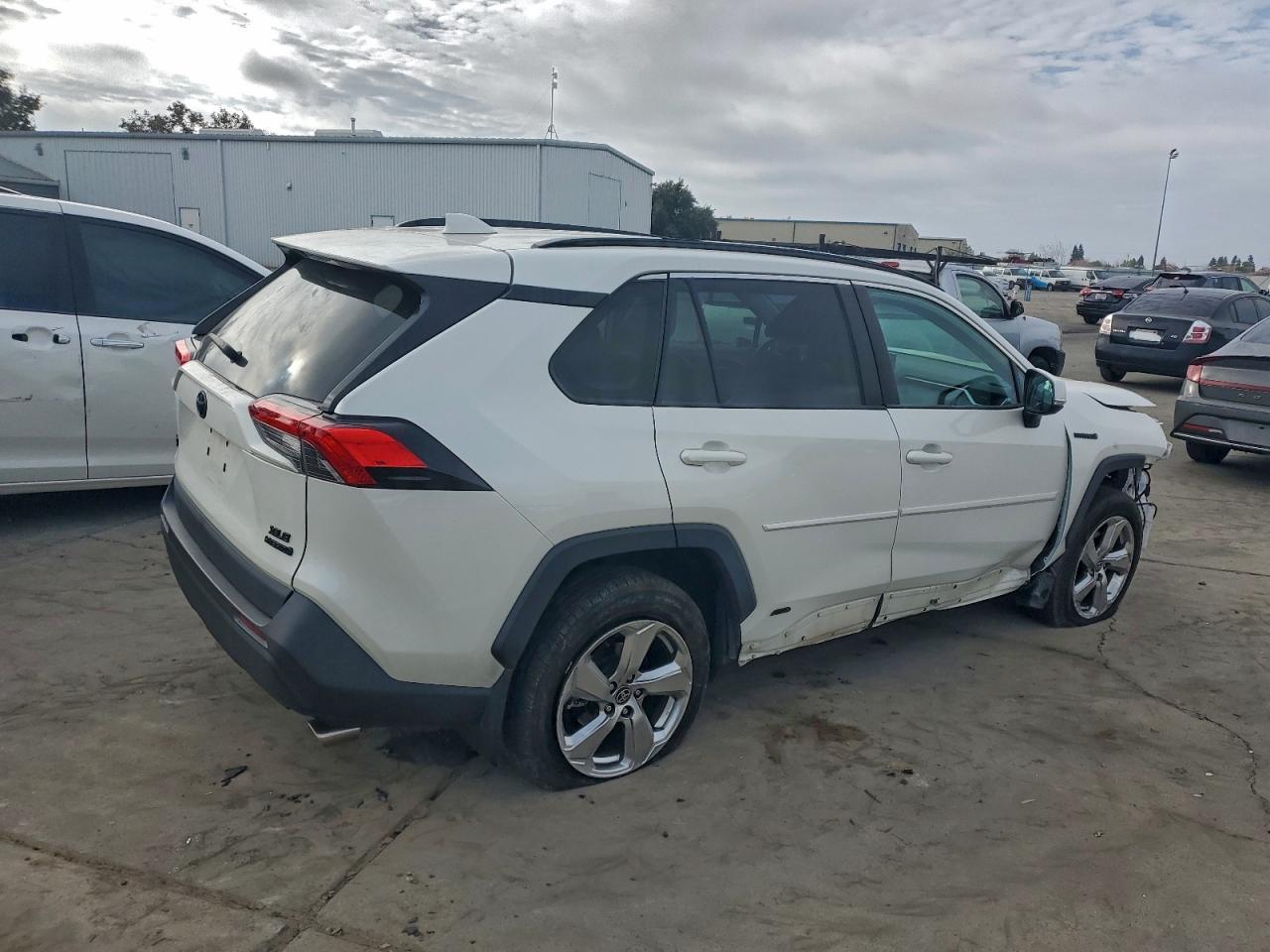 2021 TOYOTA RAV4 XLE PREMIUM photo 3