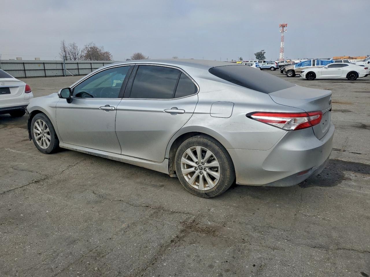 2018 TOYOTA CAMRY L photo 2