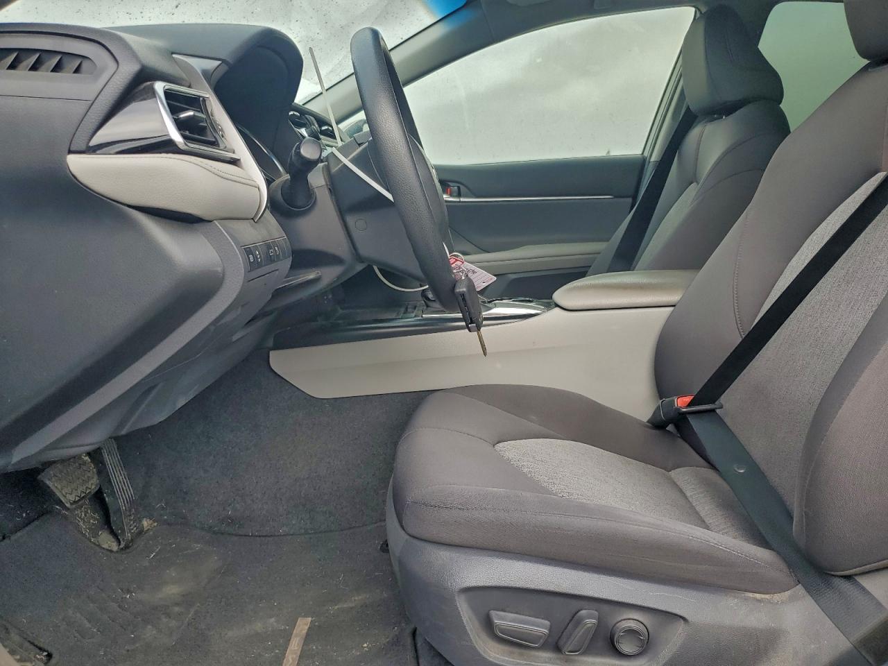 2018 TOYOTA CAMRY L photo 7