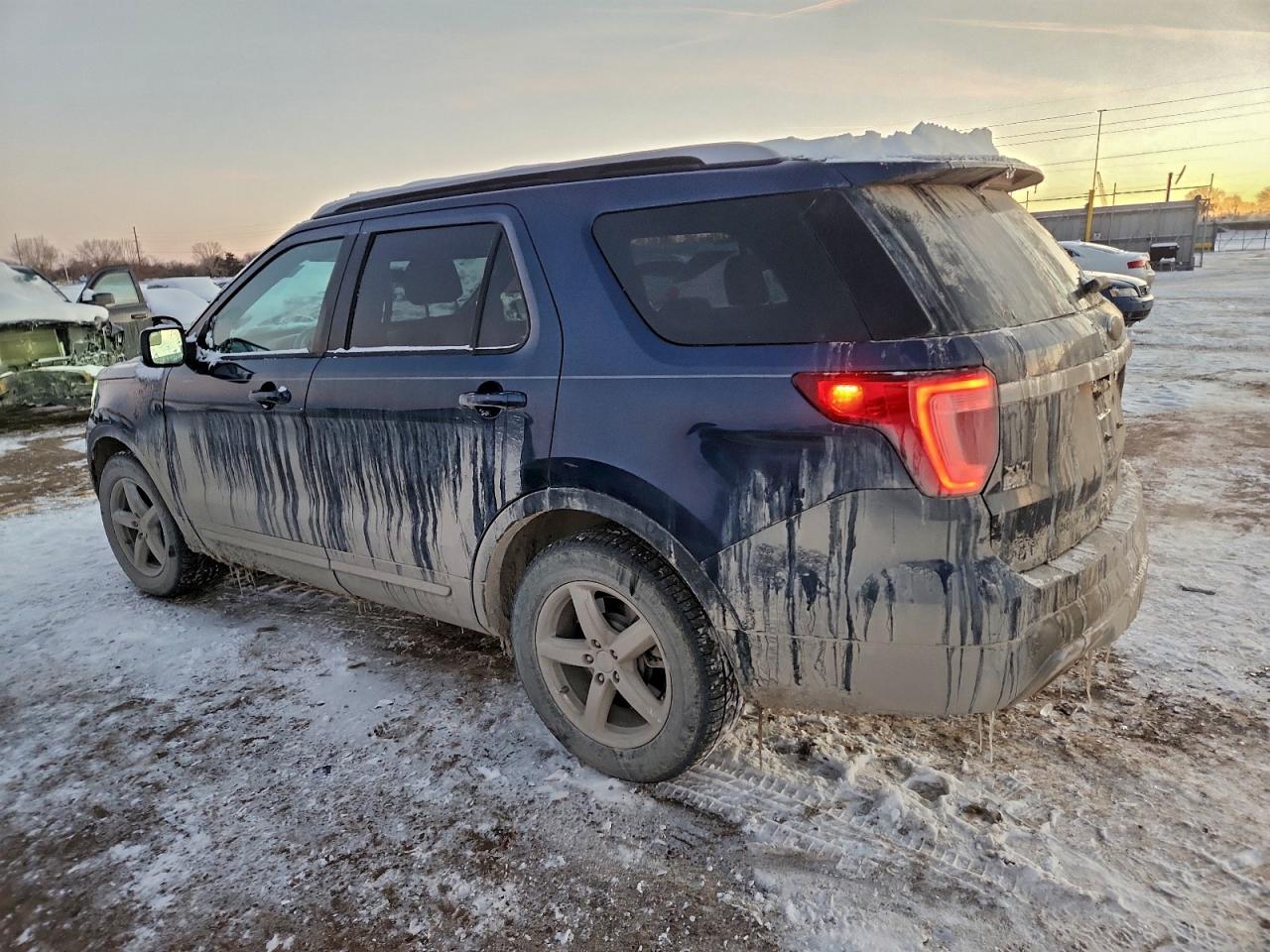 2017 FORD EXPLORER XLT photo 2
