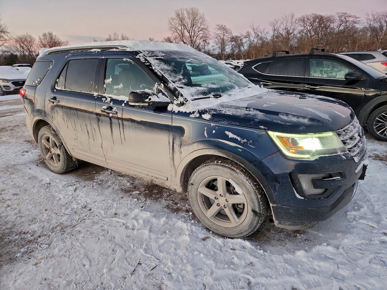 2017 FORD EXPLORER XLT photo 4