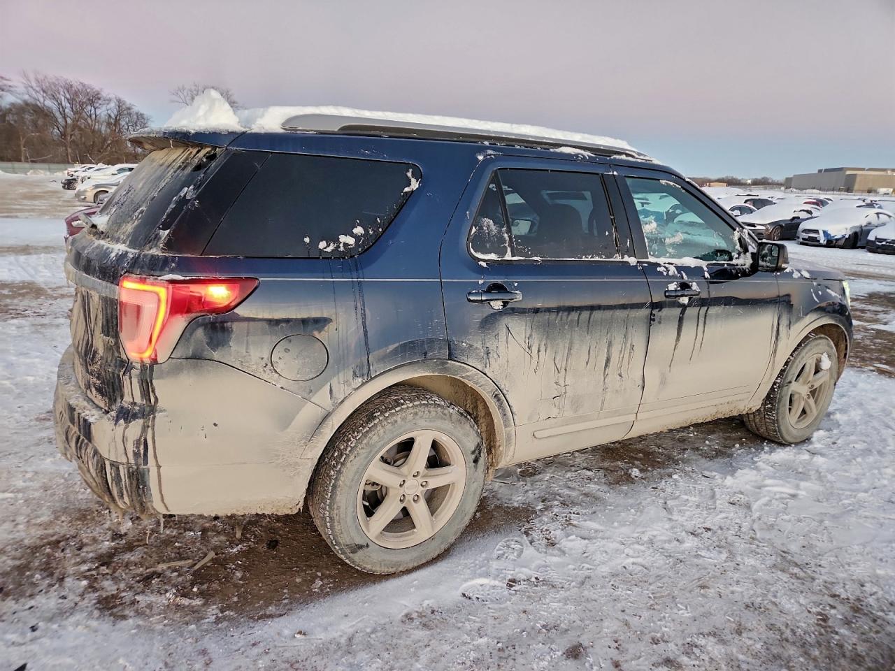 2017 FORD EXPLORER XLT photo 3