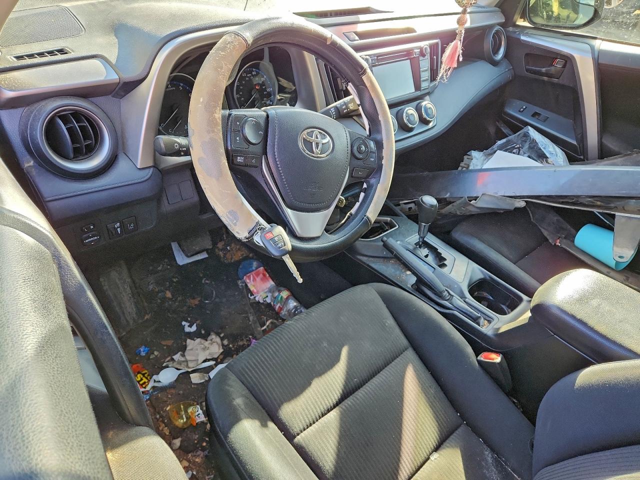 2017 TOYOTA RAV4 LE photo 8