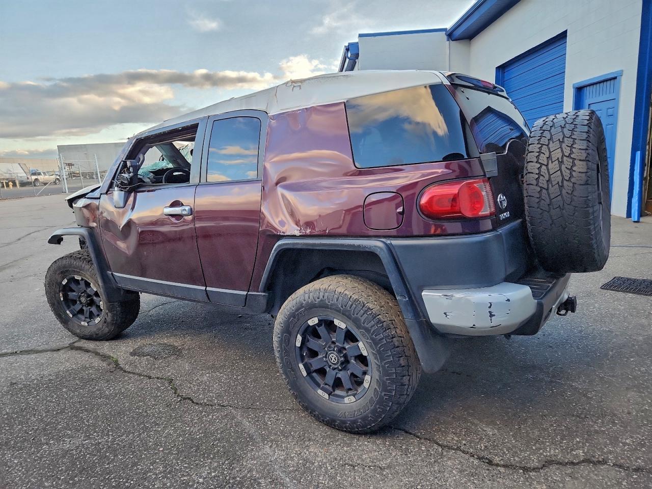 2007 TOYOTA FJ CRUISER photo 2