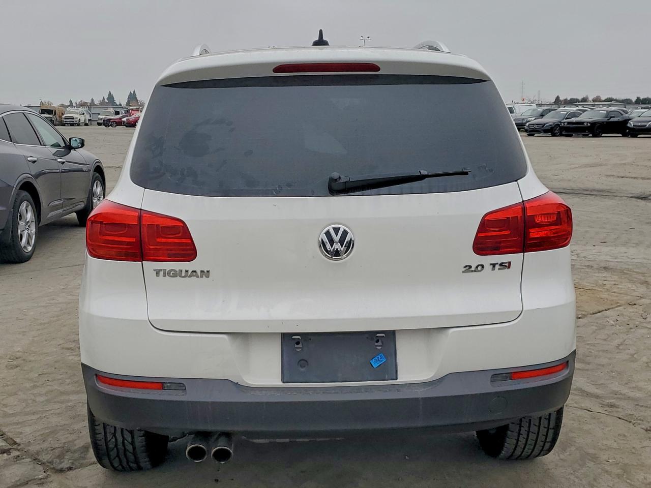 2012 VOLKSWAGEN TIGUAN S photo 6