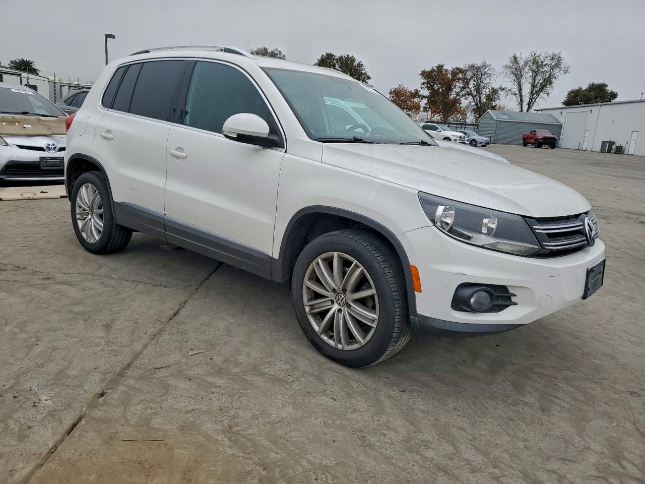 2012 VOLKSWAGEN TIGUAN S photo 4