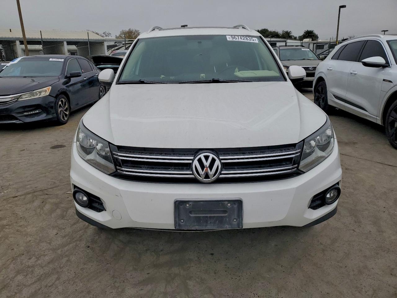 2012 VOLKSWAGEN TIGUAN S photo 5