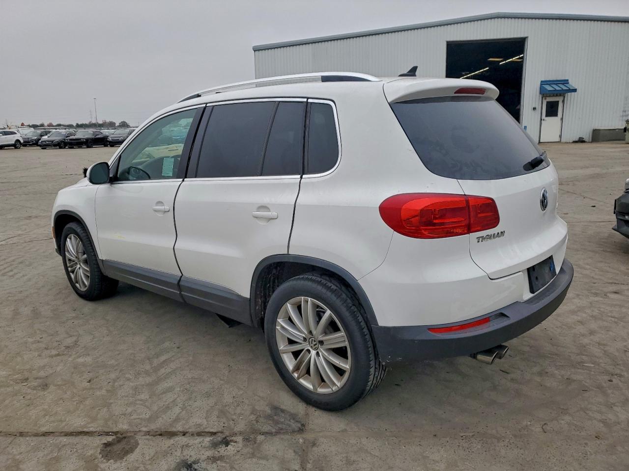 2012 VOLKSWAGEN TIGUAN S photo 2