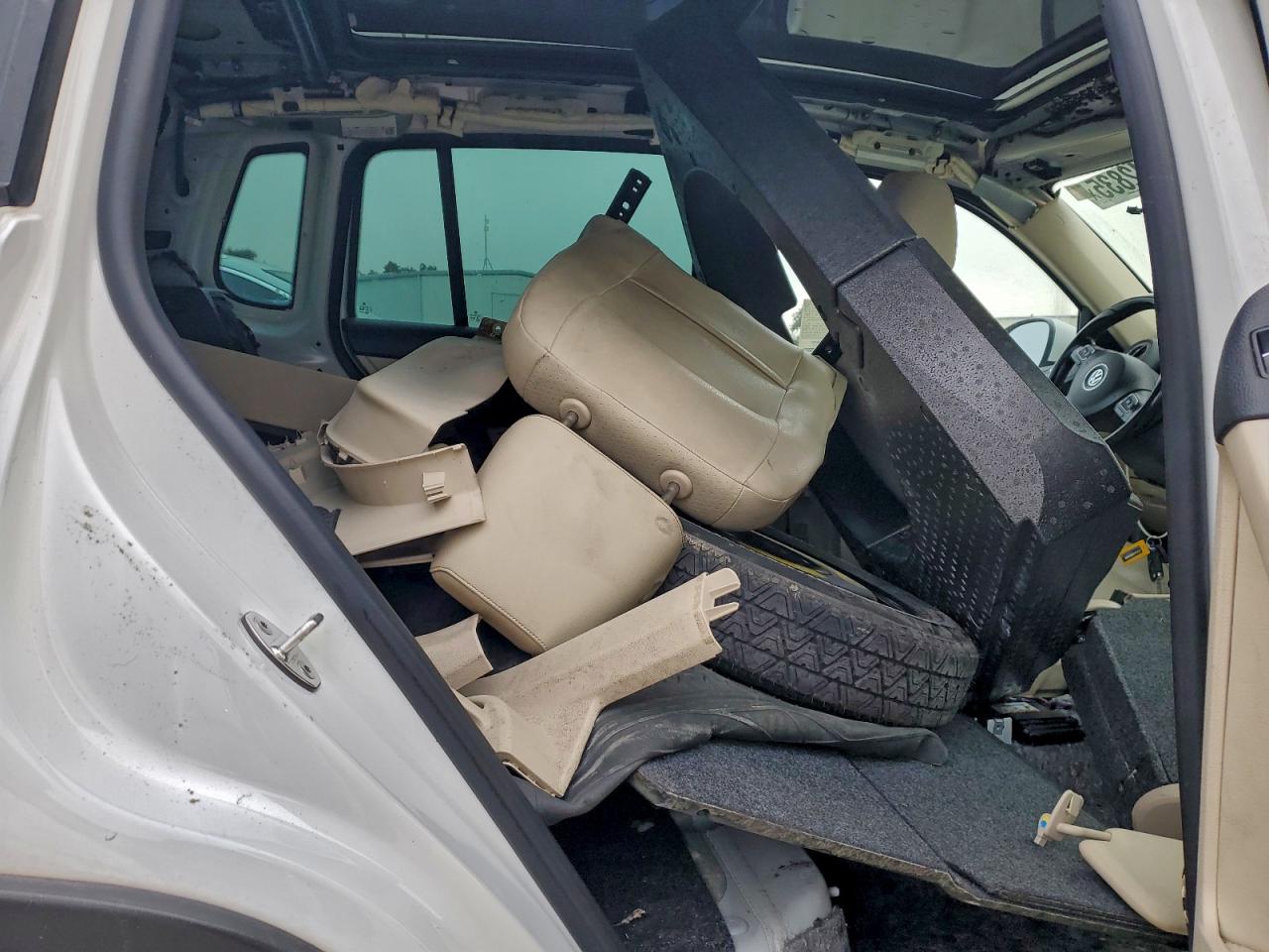 2012 VOLKSWAGEN TIGUAN S photo 11