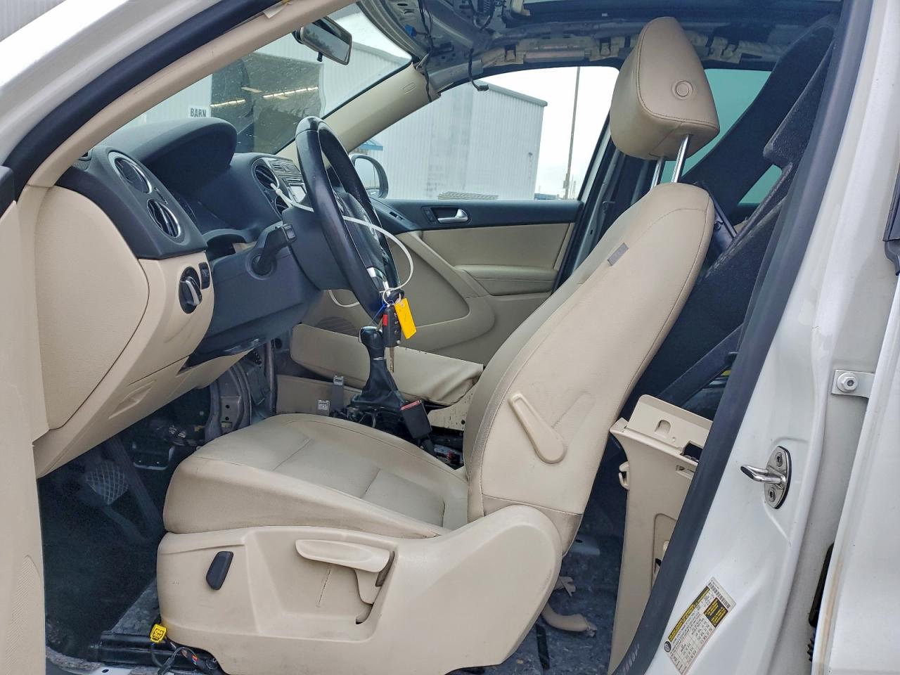 2012 VOLKSWAGEN TIGUAN S photo 7