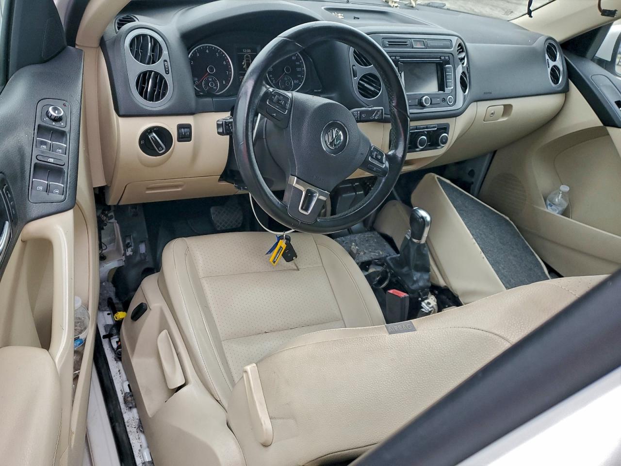 2012 VOLKSWAGEN TIGUAN S photo 8