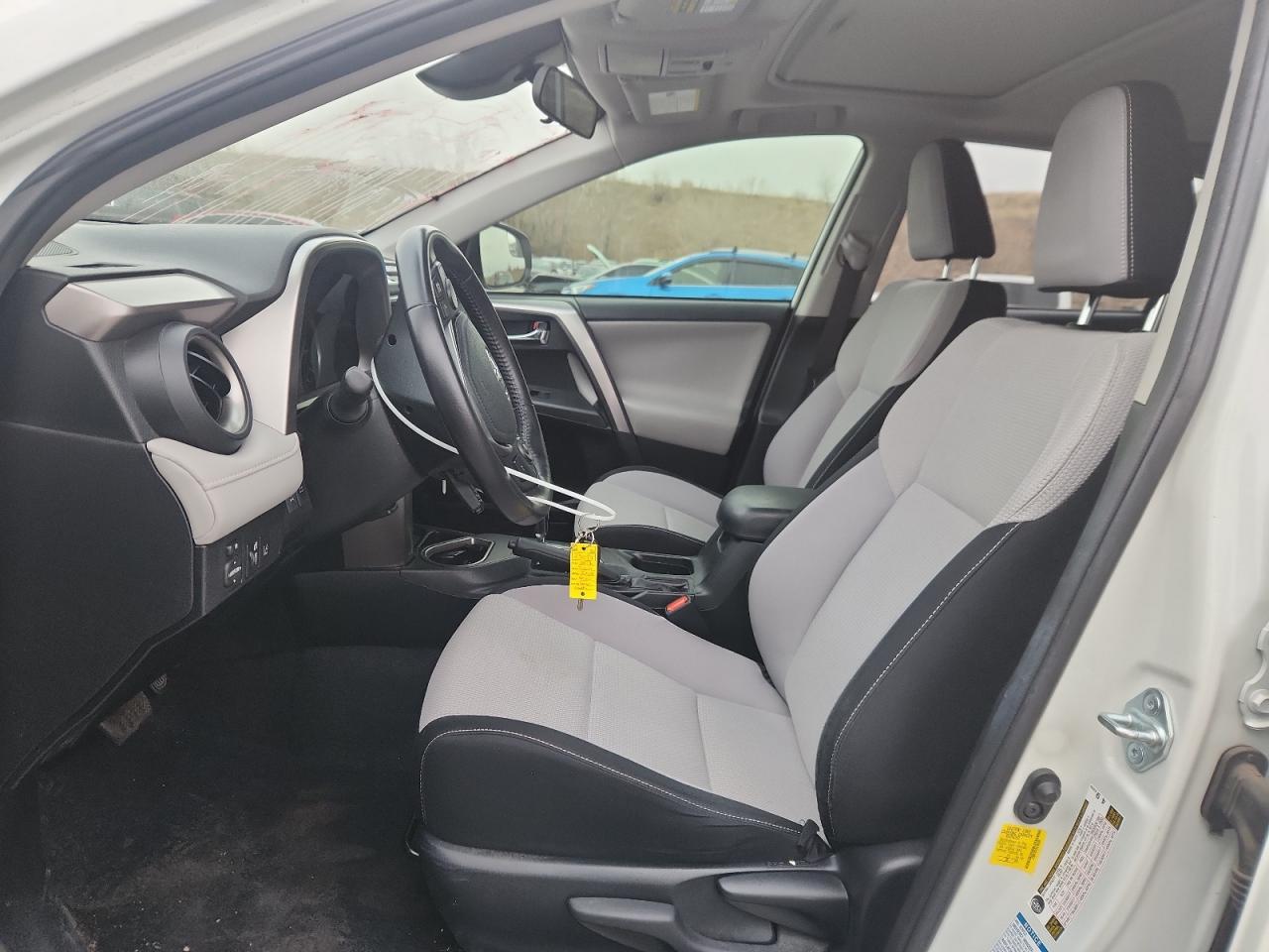 2017 TOYOTA RAV4 XLE photo 7