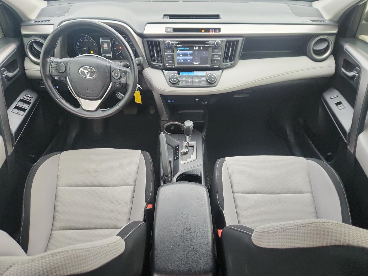 2017 TOYOTA RAV4 XLE photo 8