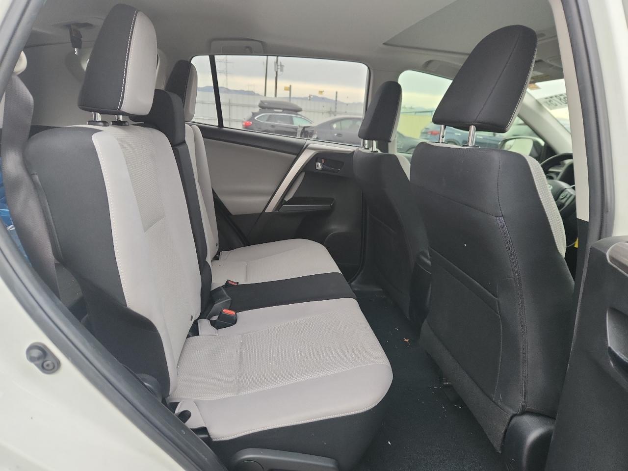 2017 TOYOTA RAV4 XLE photo 11