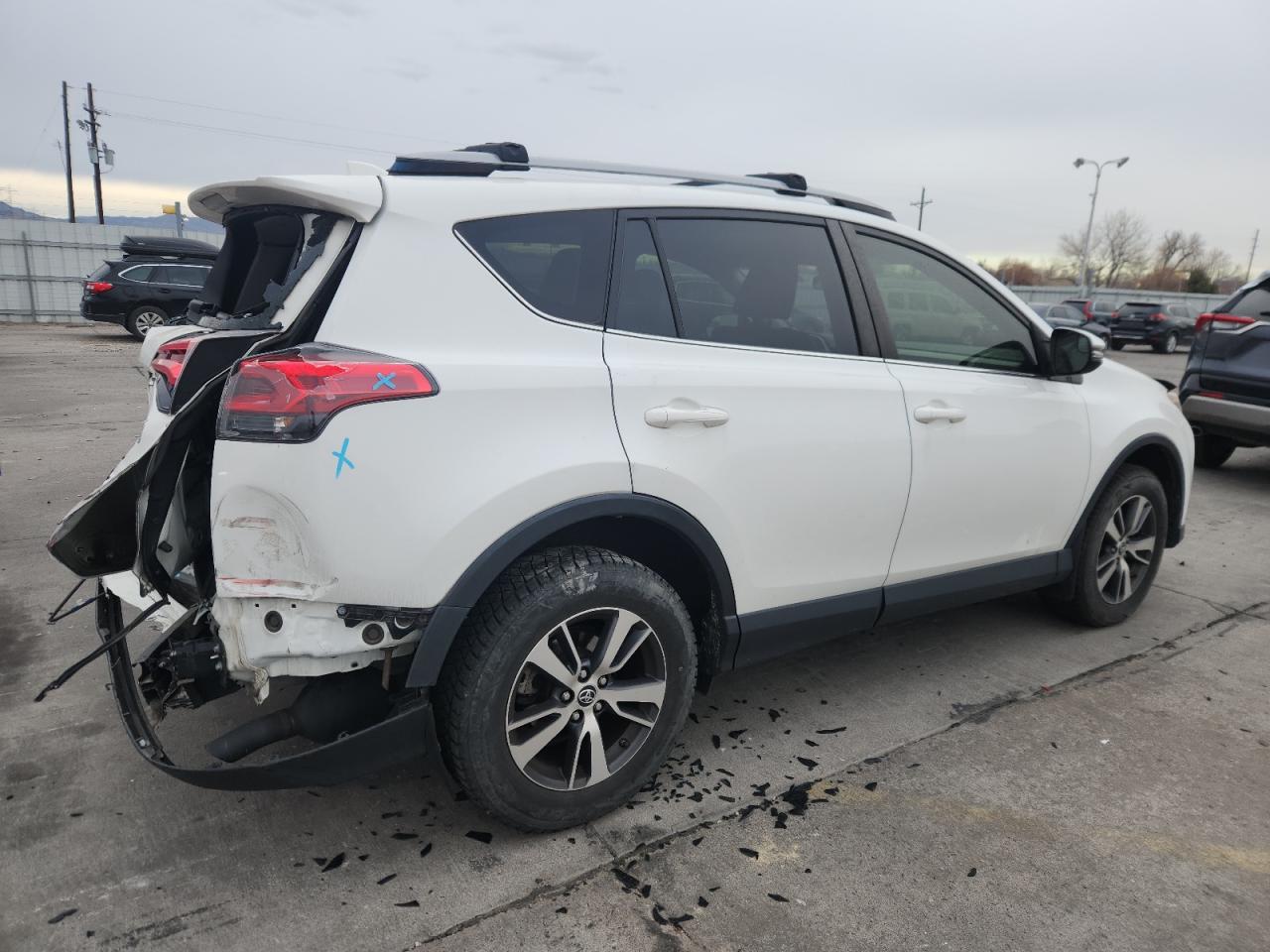 2017 TOYOTA RAV4 XLE photo 3