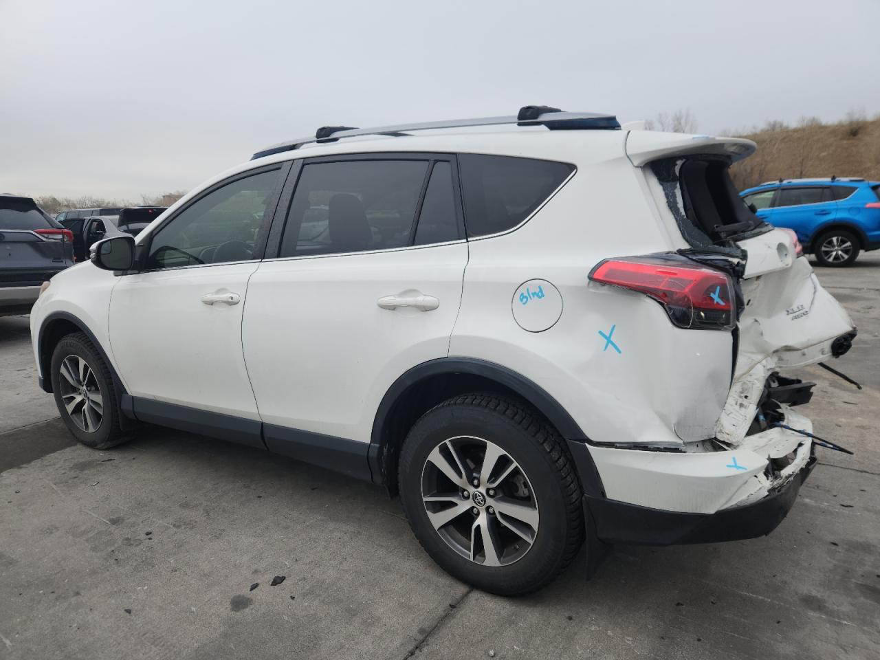 2017 TOYOTA RAV4 XLE photo 2