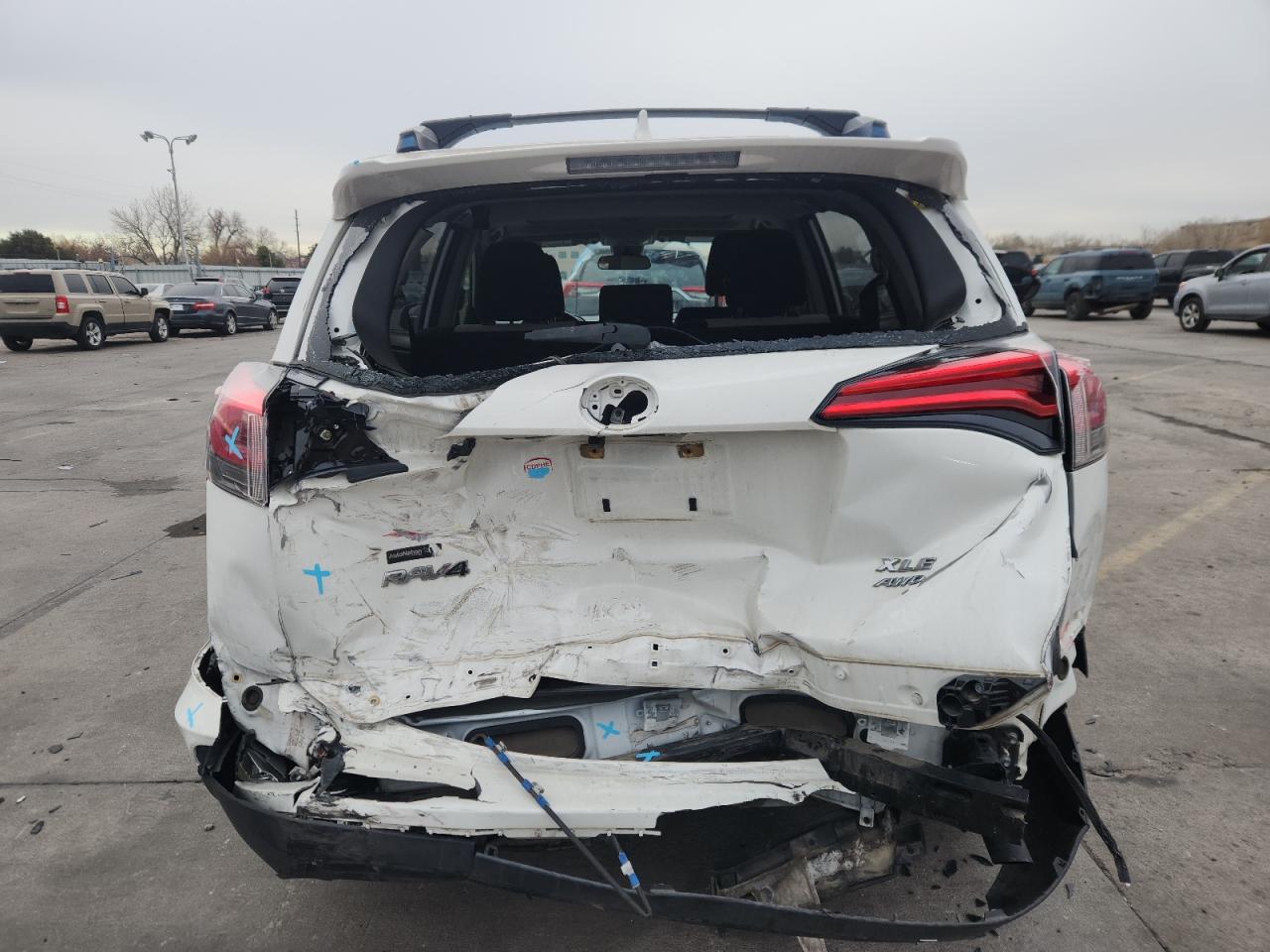 2017 TOYOTA RAV4 XLE photo 6