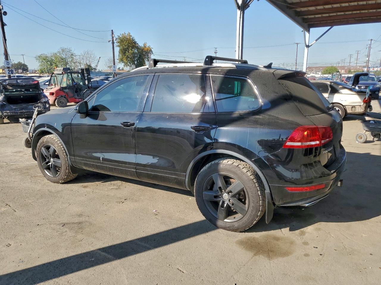 2013 VOLKSWAGEN TOUAREG V6 TDI photo 2