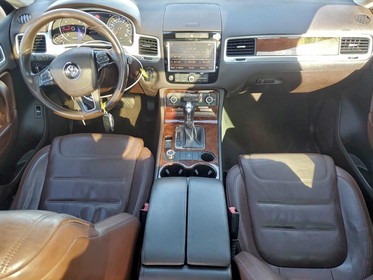2013 VOLKSWAGEN TOUAREG V6 TDI photo 8