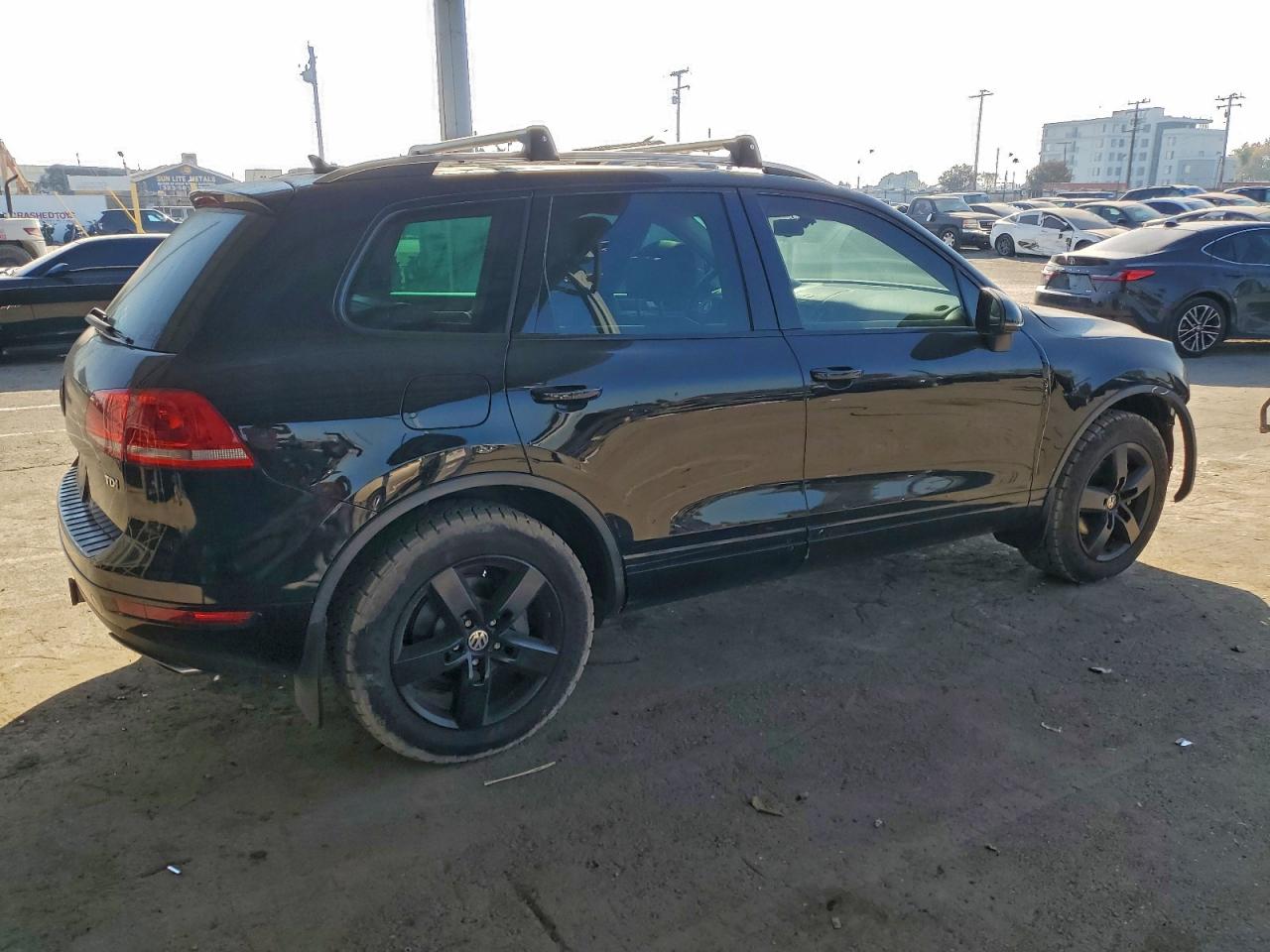 2013 VOLKSWAGEN TOUAREG V6 TDI photo 3