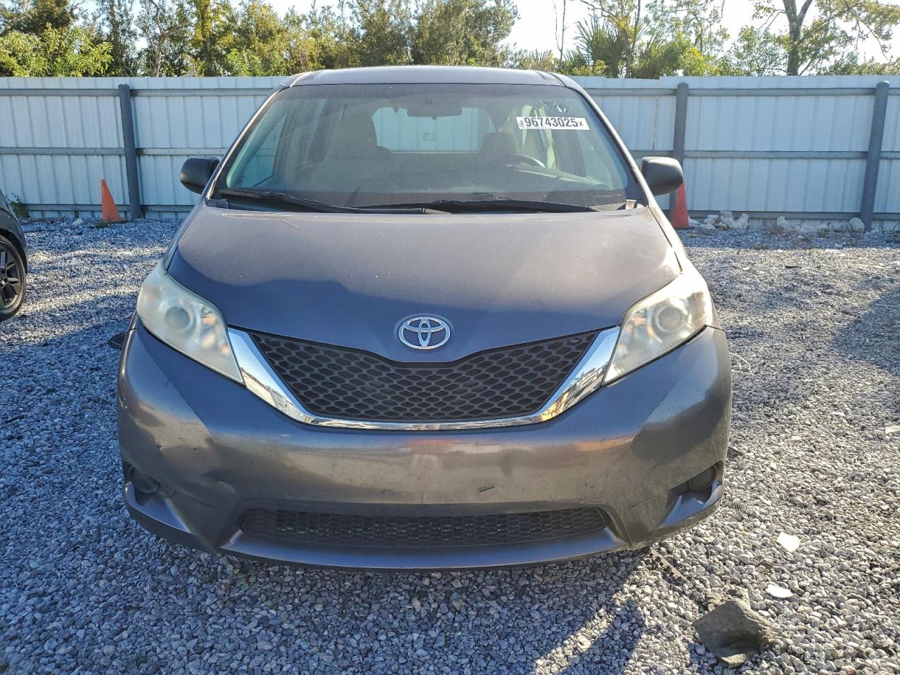 2015 TOYOTA SIENNA photo 5