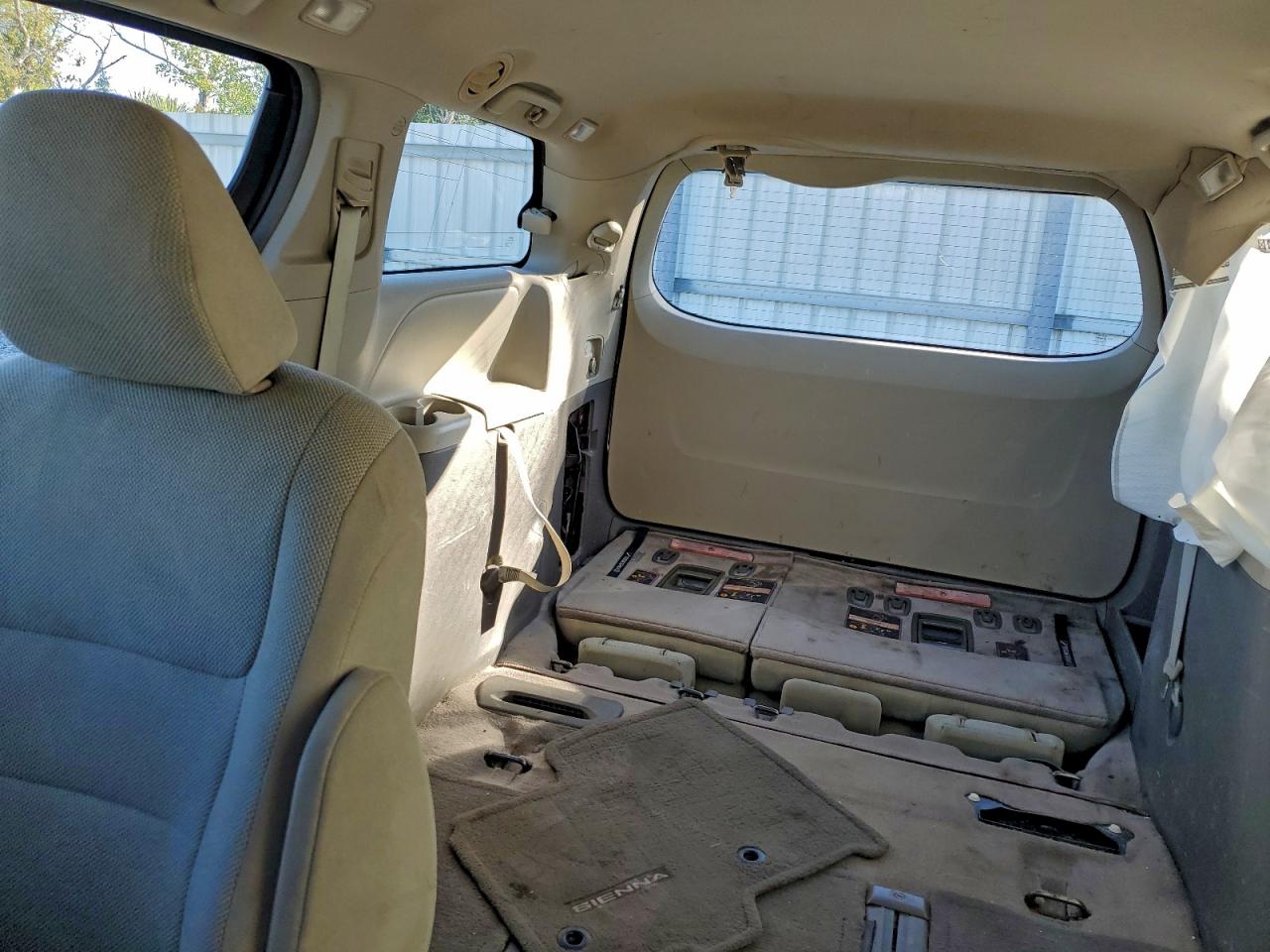 2015 TOYOTA SIENNA photo 10