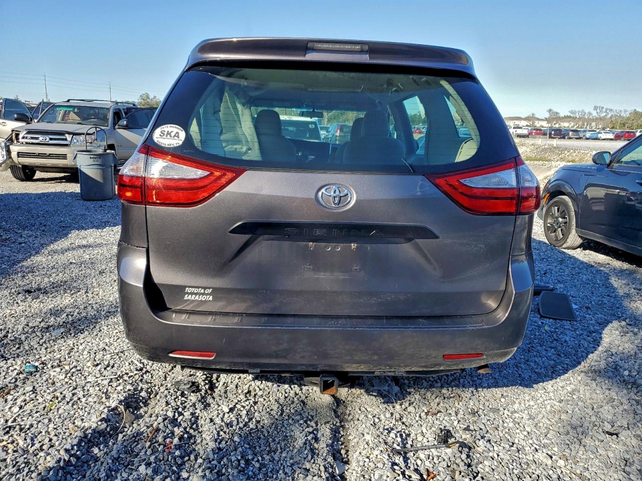 2015 TOYOTA SIENNA photo 6