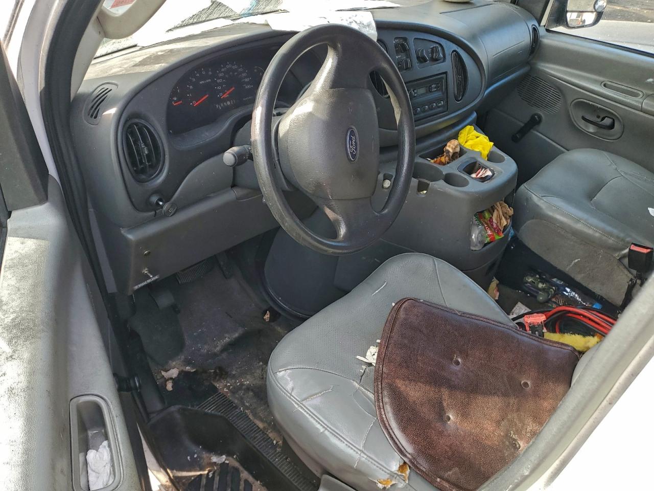 2004 FORD ECONOLINE E250 VAN photo 8