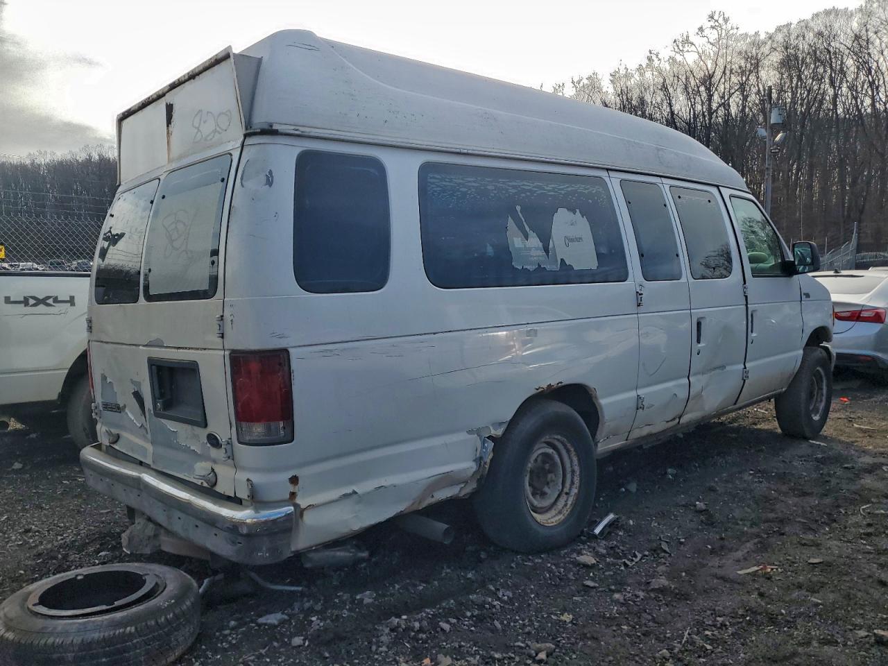 2004 FORD ECONOLINE E250 VAN photo 3