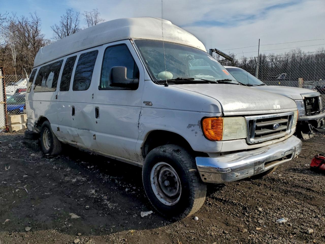 2004 FORD ECONOLINE E250 VAN photo 4