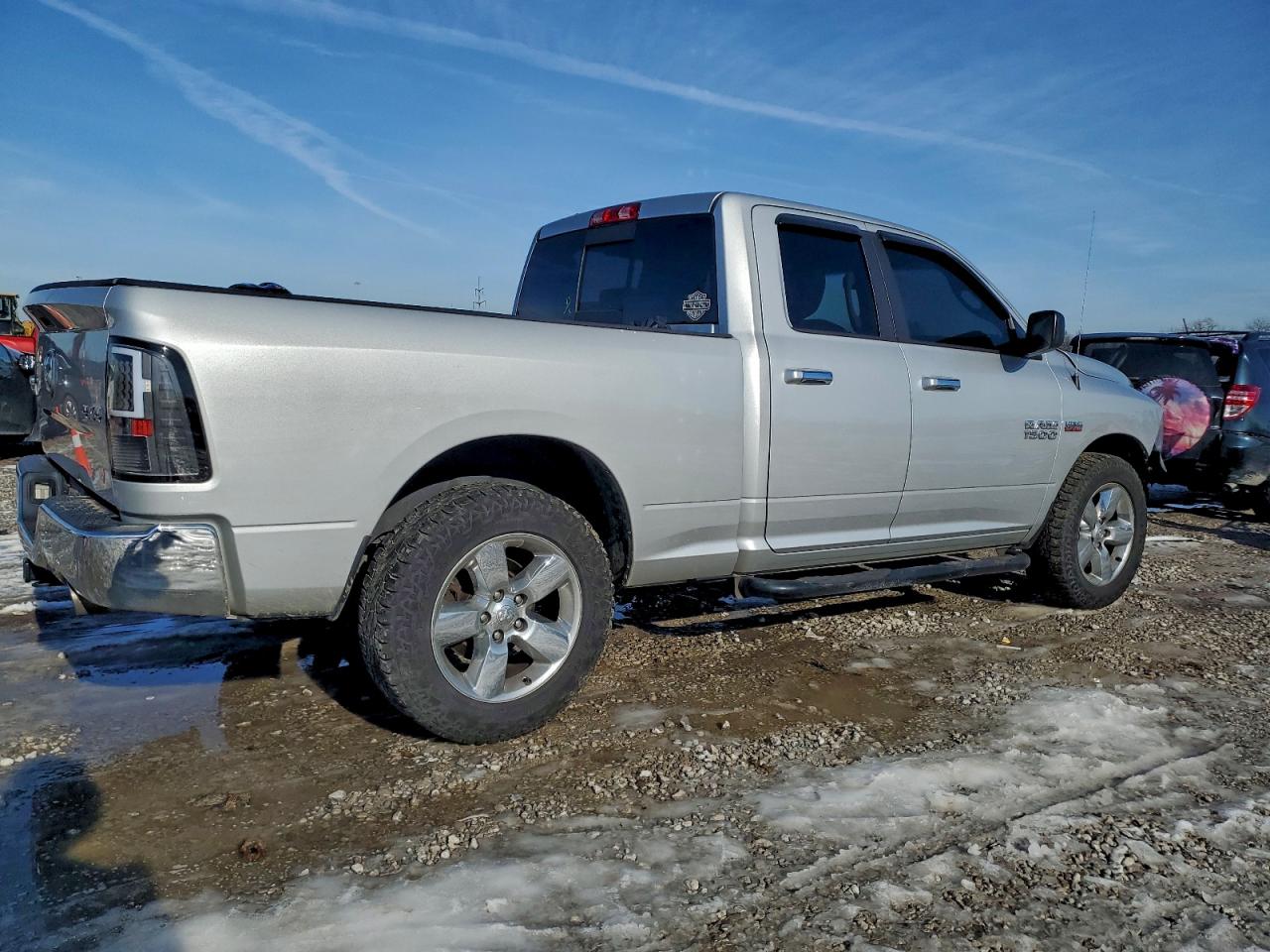 2016 RAM 1500 SLT photo 3