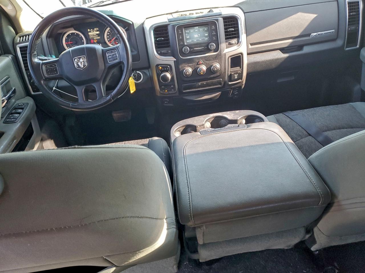 2016 RAM 1500 SLT photo 8