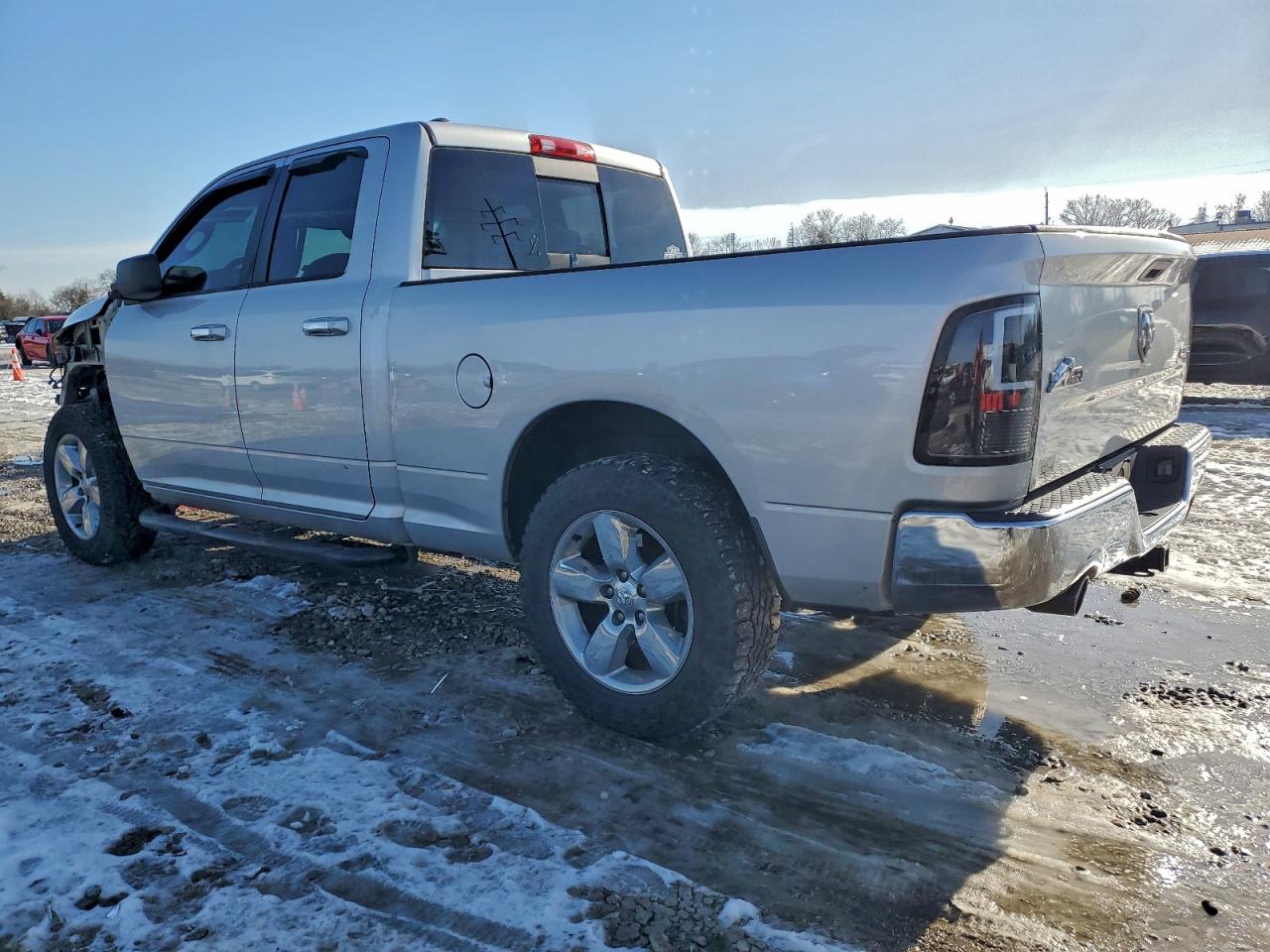 2016 RAM 1500 SLT photo 2