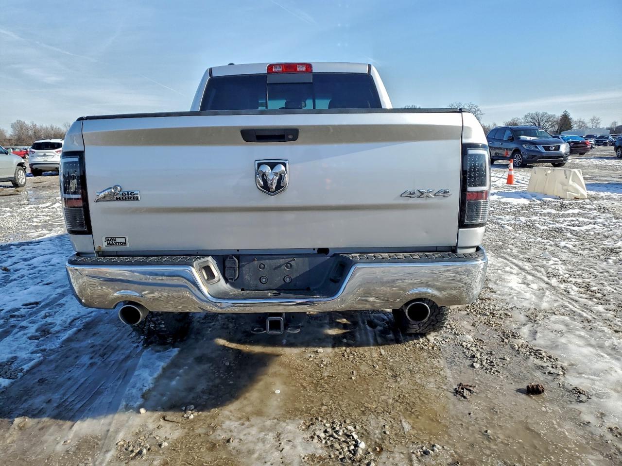 2016 RAM 1500 SLT photo 6