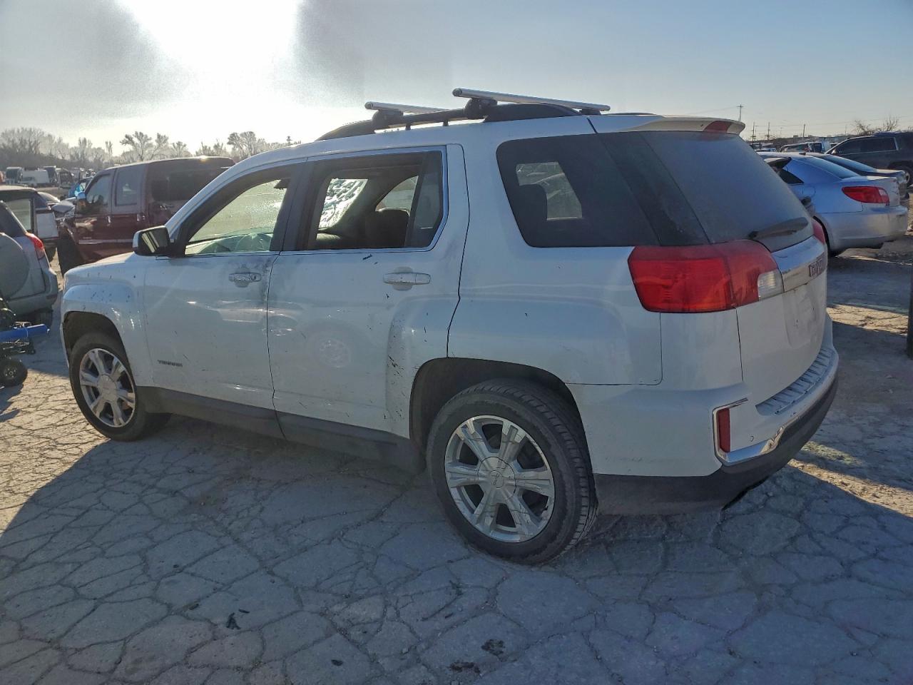 2017 GMC TERRAIN SLE photo 2